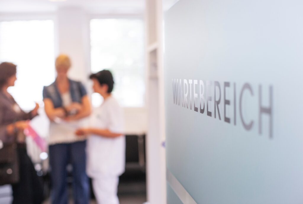 Wartezimmer in einer Arztpraxis, Krankenhaus
